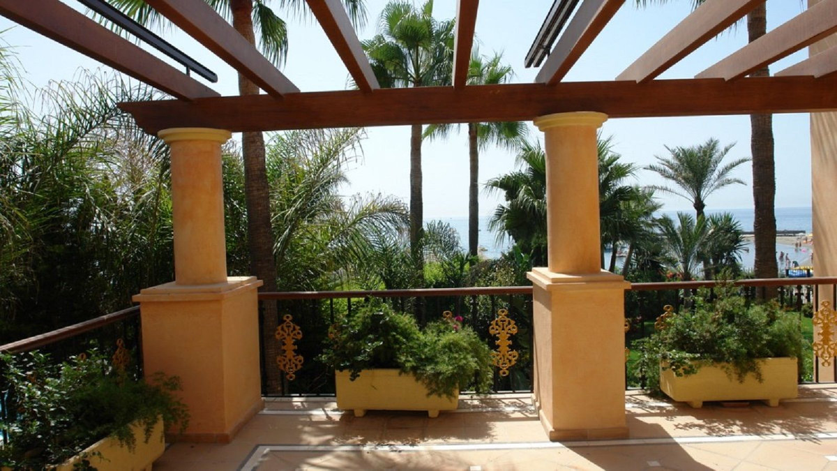 3 Bed Apartment for sale in Puerto Banús Costa Del Sol, Málaga, Spain