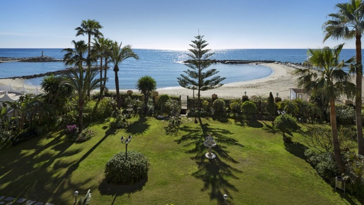 3 Bed Apartment for sale in Puerto Banús Costa Del Sol, Málaga, Spain