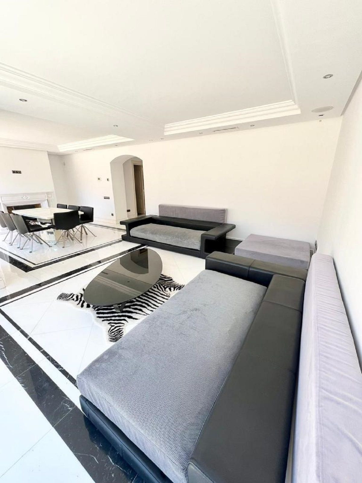 3 Bed Apartment for sale in Puerto Banús Costa Del Sol, Málaga, Spain