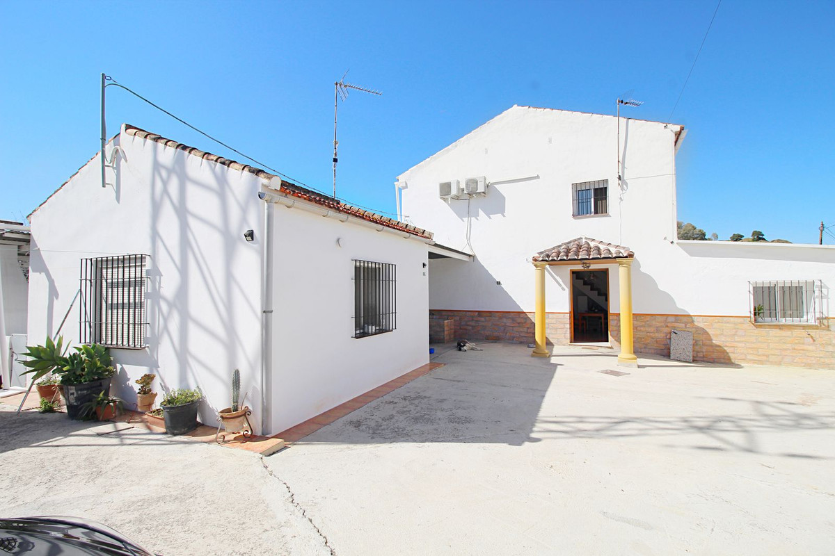 2 Bed Townhouse for sale in Coín Costa Del Sol, Málaga, Spain