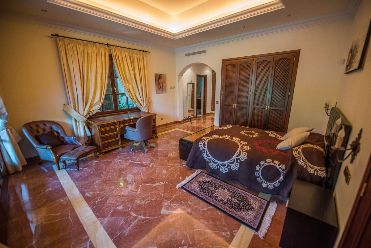 Se vende Villa - Chalet de 8 dormitorios en Costa Del Sol, Málaga, España