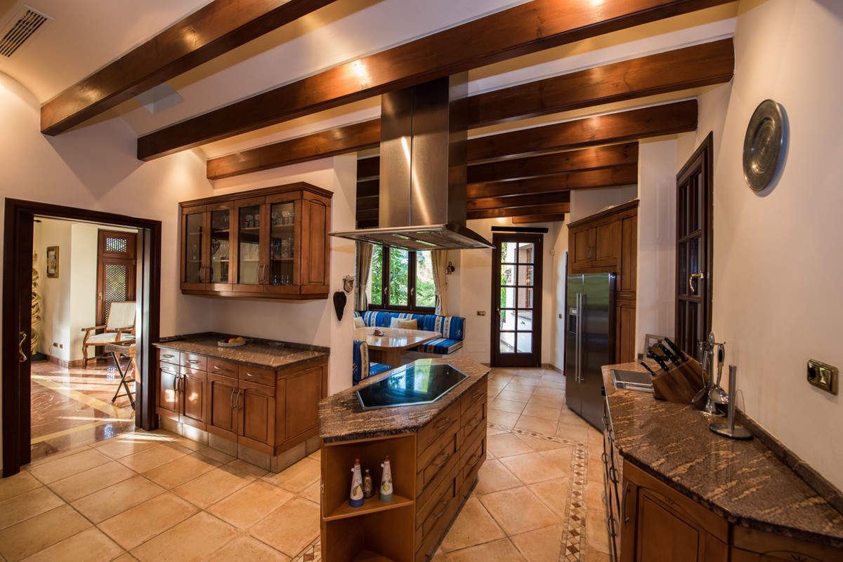 Se vende Villa - Chalet de 8 dormitorios en Costa Del Sol, Málaga, España