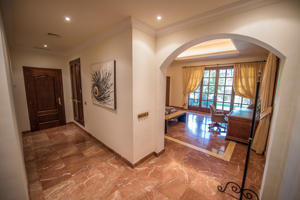 Se vende Villa - Chalet de 8 dormitorios en Costa Del Sol, Málaga, España