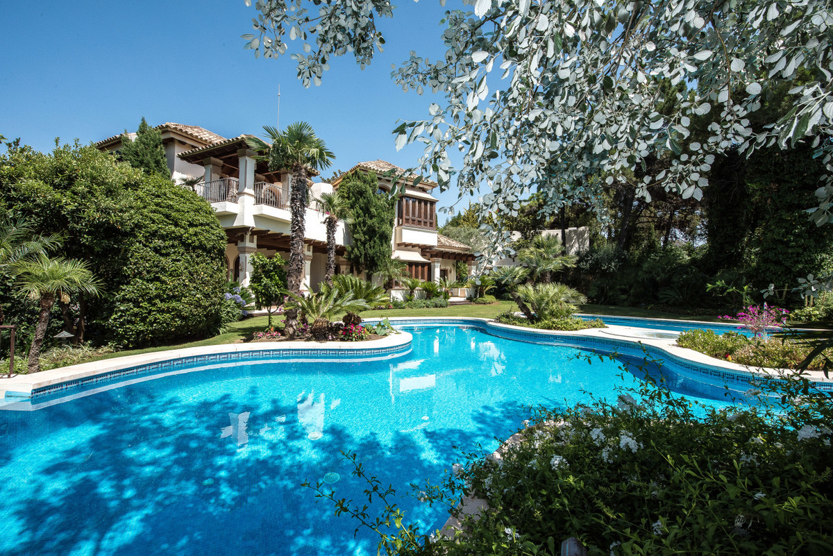 Se vende Villa - Chalet de 8 dormitorios en Costa Del Sol, Málaga, España