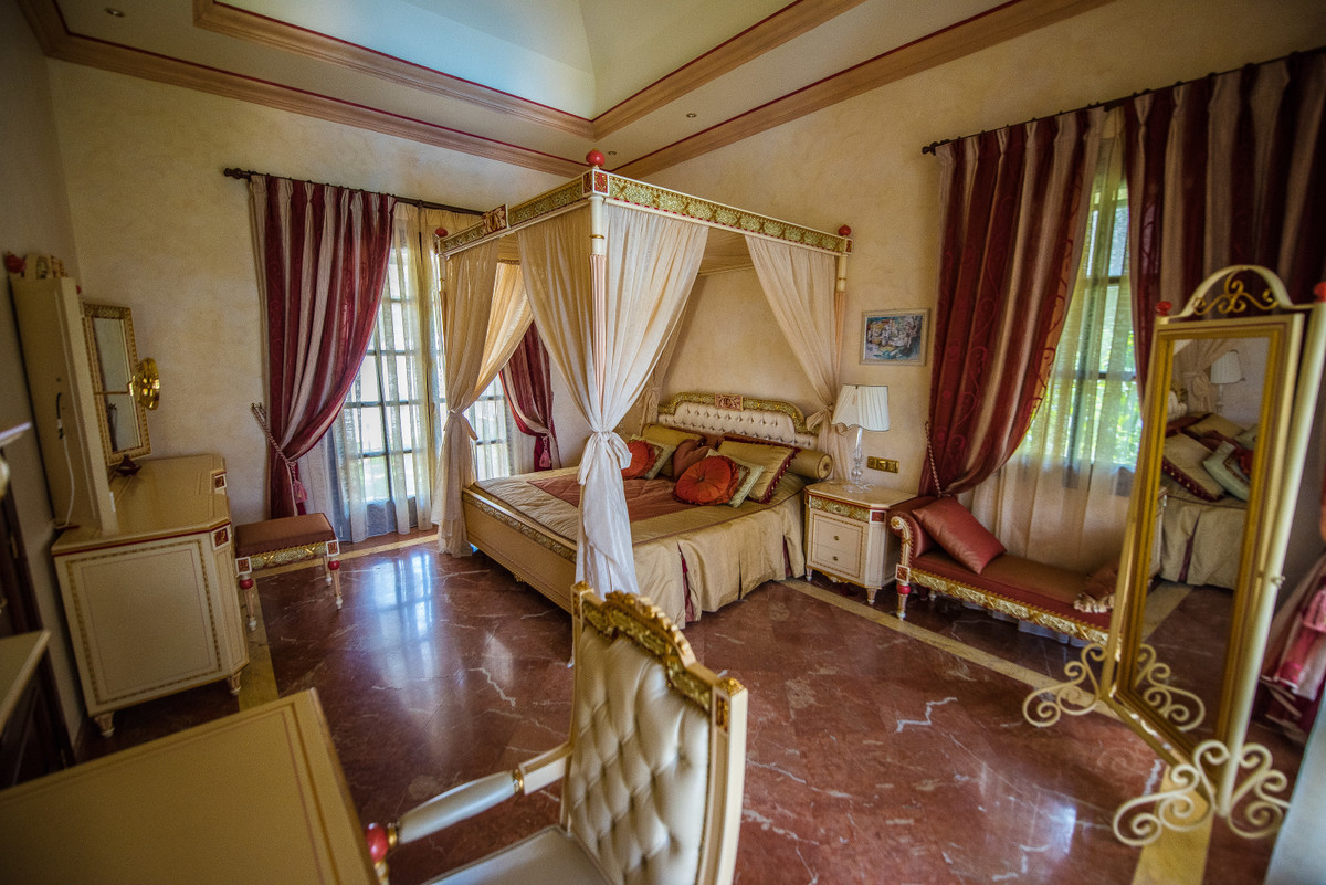 Se vende Villa - Chalet de 8 dormitorios en Costa Del Sol, Málaga, España