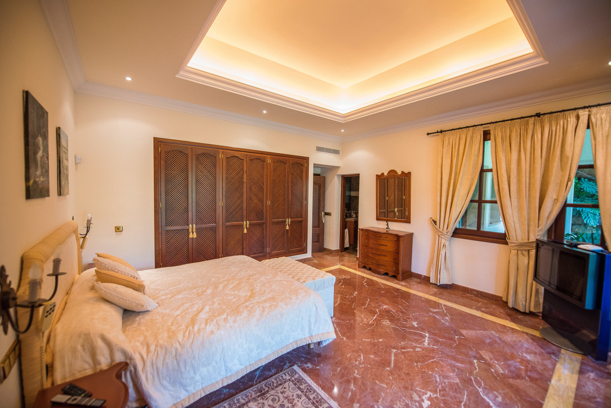 Se vende Villa - Chalet de 8 dormitorios en Costa Del Sol, Málaga, España