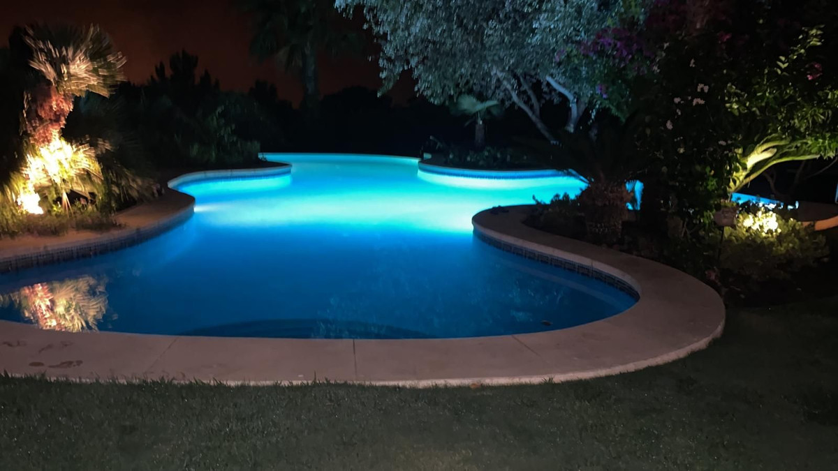 Se vende Villa - Chalet de 8 dormitorios en Costa Del Sol, Málaga, España
