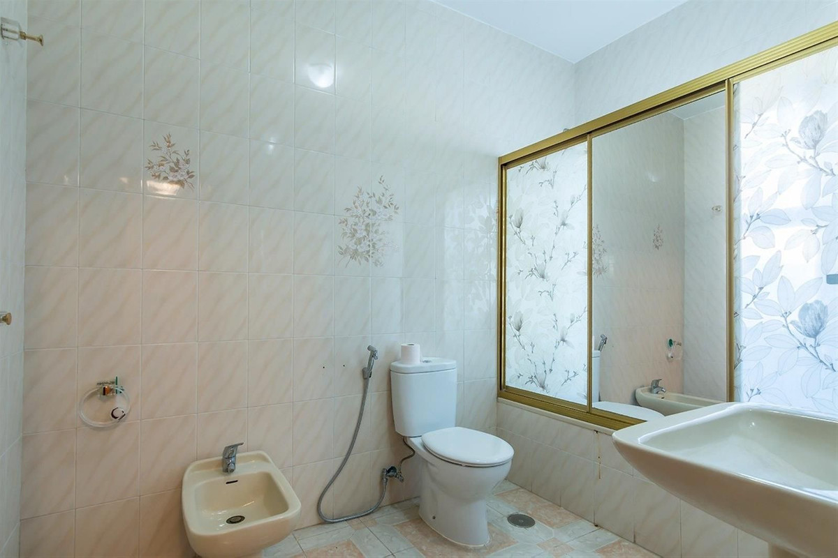 7 Bed Townhouse for sale in Benalmadena Costa Costa Del Sol, Málaga, Spain