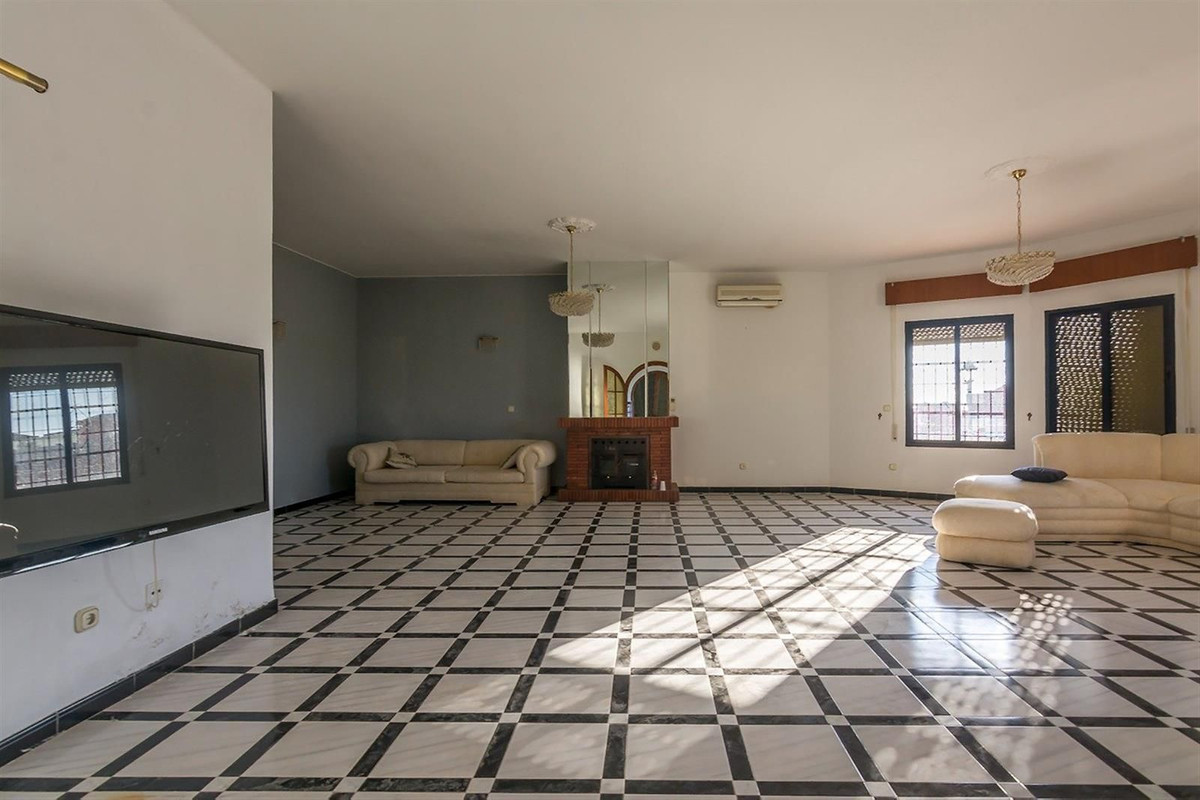 7 Bed Townhouse for sale in Benalmadena Costa Costa Del Sol, Málaga, Spain