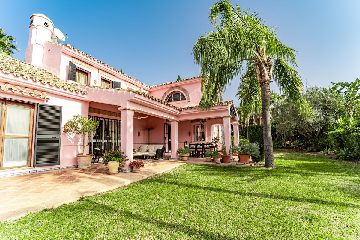 Se vende Villa - Chalet de 5 dormitorios en Costa Del Sol, Málaga, España