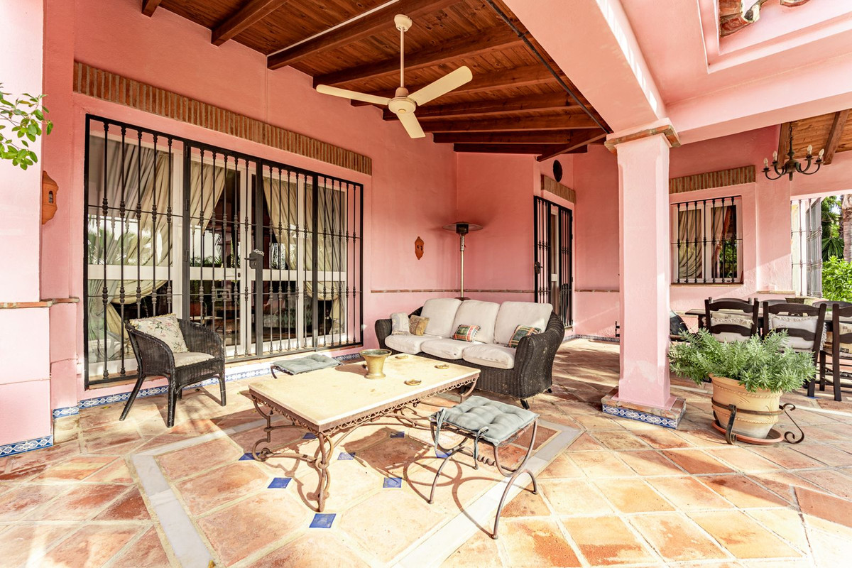 Se vende Villa - Chalet de 5 dormitorios en Costa Del Sol, Málaga, España