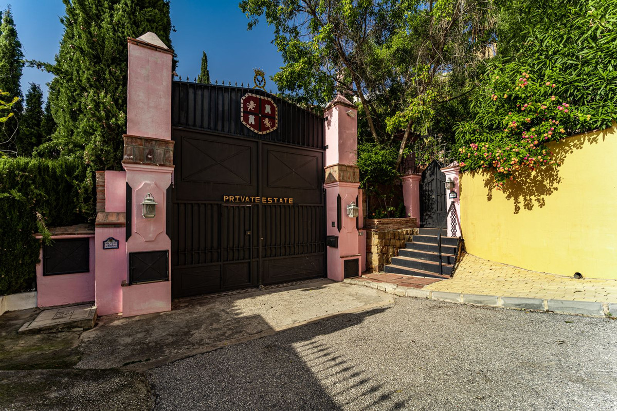 Se vende Villa - Chalet de 5 dormitorios en Costa Del Sol, Málaga, España