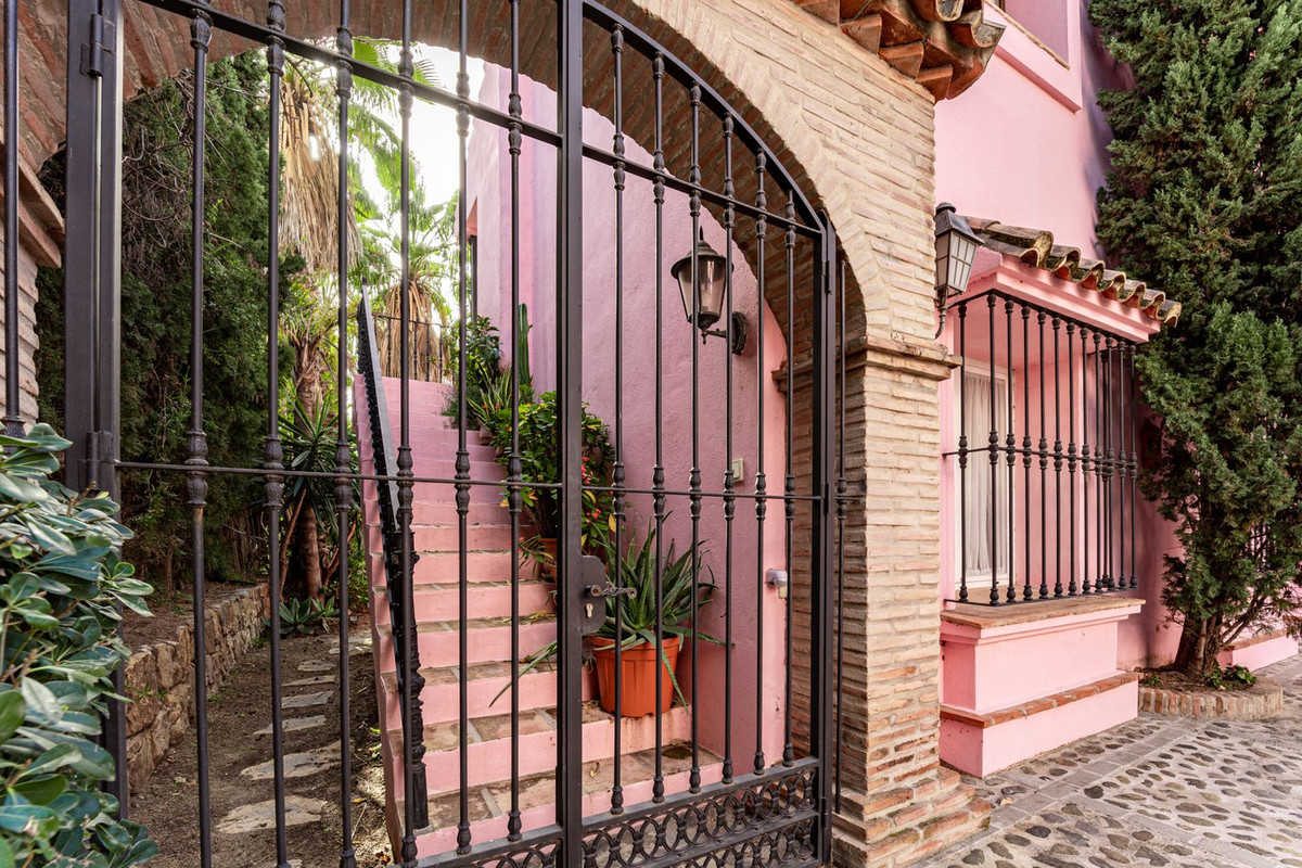 Se vende Villa - Chalet de 5 dormitorios en Costa Del Sol, Málaga, España