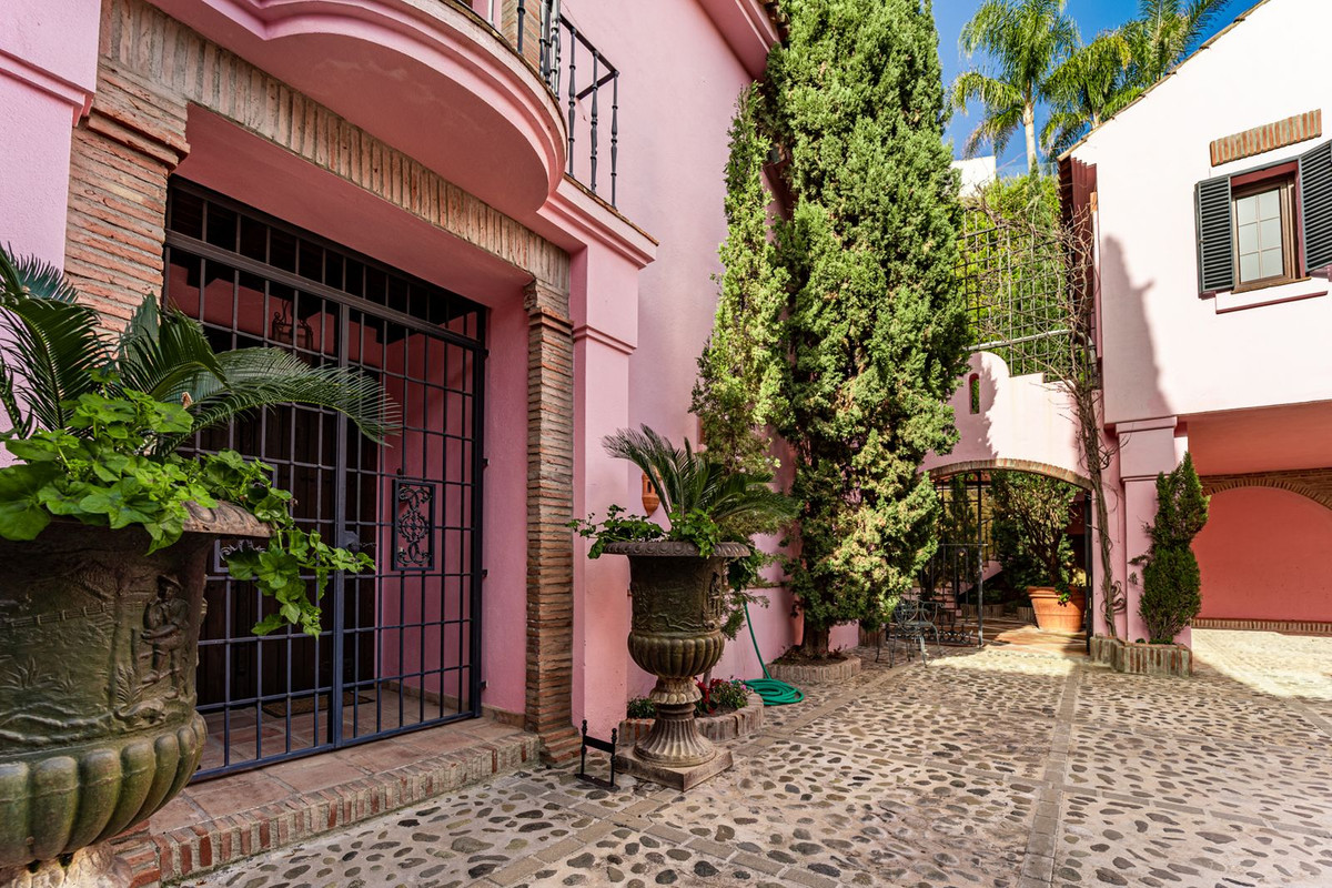 Se vende Villa - Chalet de 5 dormitorios en Costa Del Sol, Málaga, España