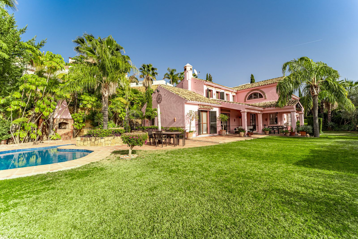 Se vende Villa - Chalet de 5 dormitorios en Costa Del Sol, Málaga, España