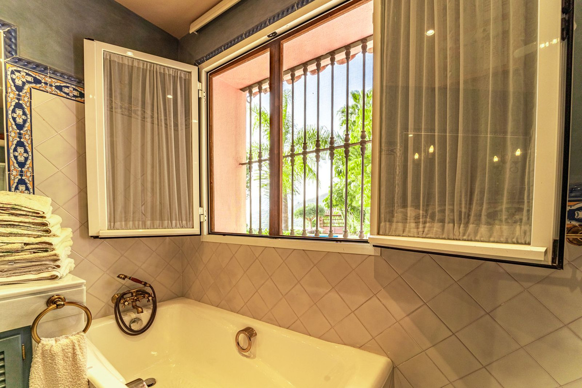 Se vende Villa - Chalet de 5 dormitorios en Costa Del Sol, Málaga, España