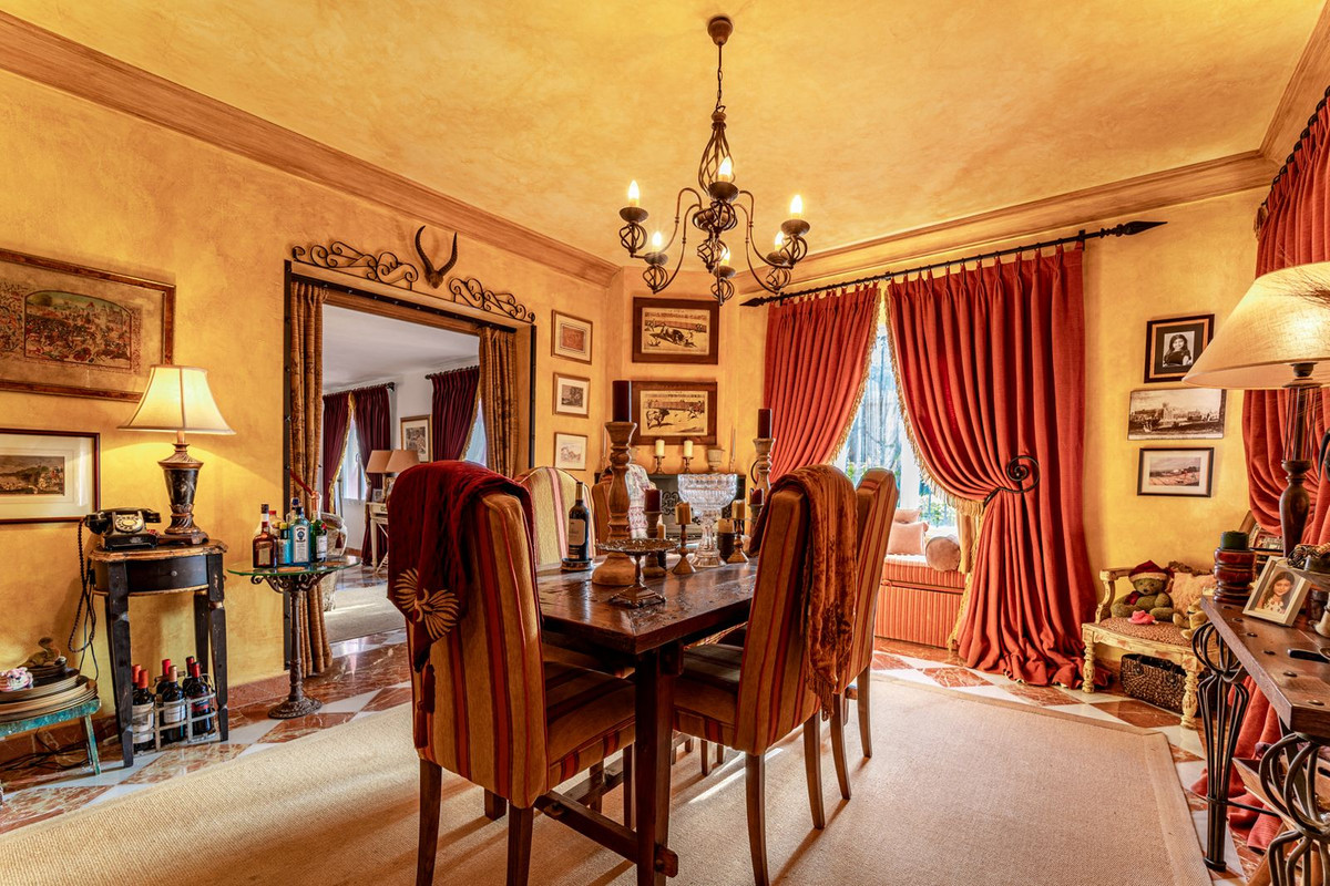 Se vende Villa - Chalet de 5 dormitorios en Costa Del Sol, Málaga, España