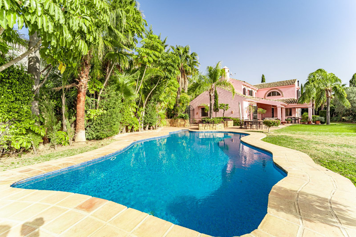 Se vende Villa - Chalet de 5 dormitorios en Costa Del Sol, Málaga, España