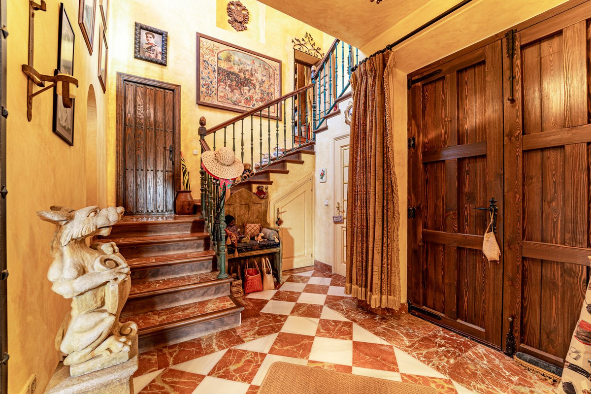 Se vende Villa - Chalet de 5 dormitorios en Costa Del Sol, Málaga, España