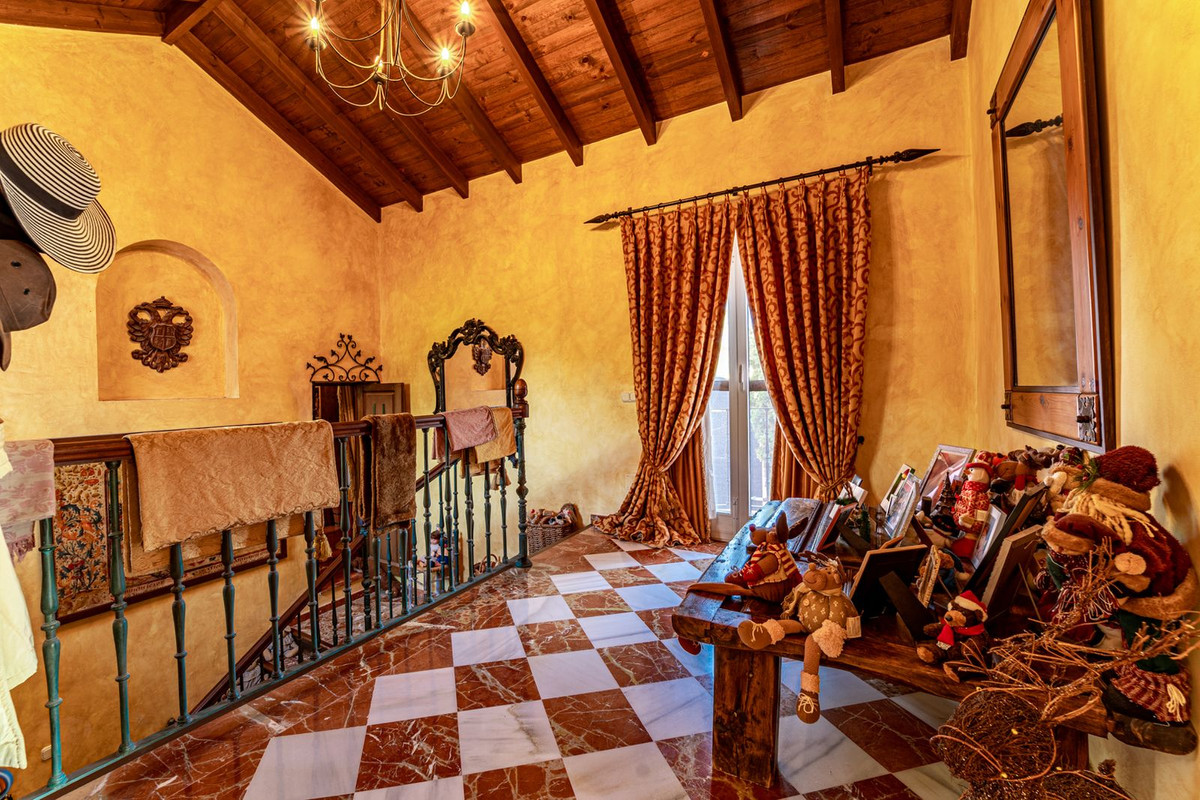 Se vende Villa - Chalet de 5 dormitorios en Costa Del Sol, Málaga, España