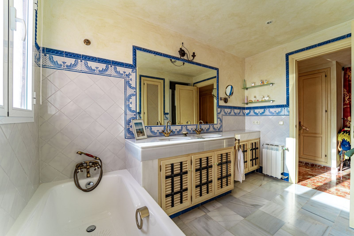 Se vende Villa - Chalet de 5 dormitorios en Costa Del Sol, Málaga, España