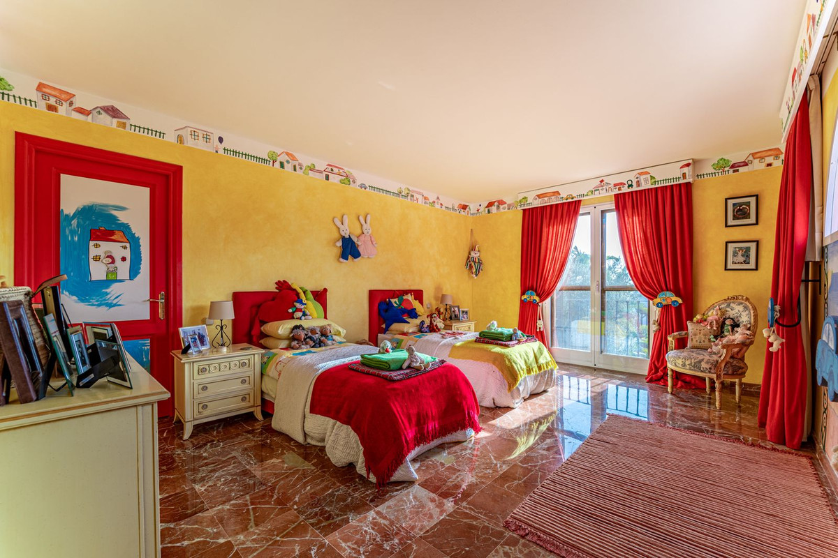 Se vende Villa - Chalet de 5 dormitorios en Costa Del Sol, Málaga, España