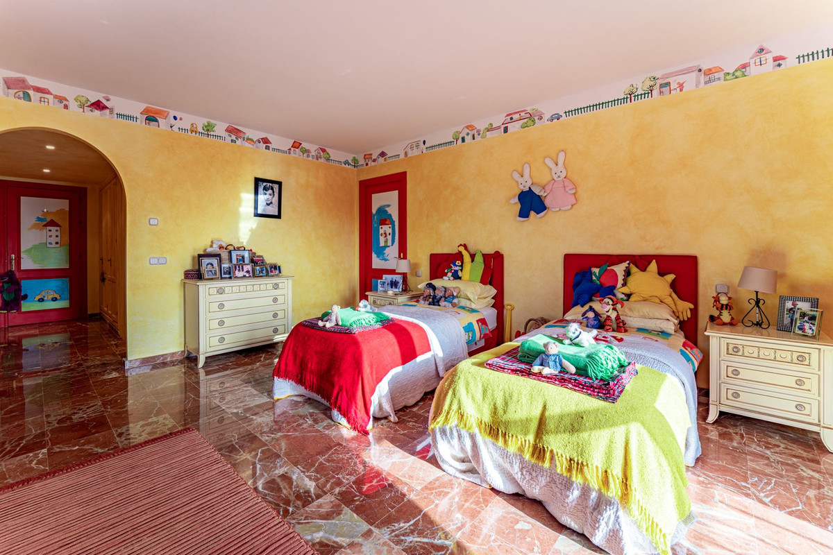 Se vende Villa - Chalet de 5 dormitorios en Costa Del Sol, Málaga, España