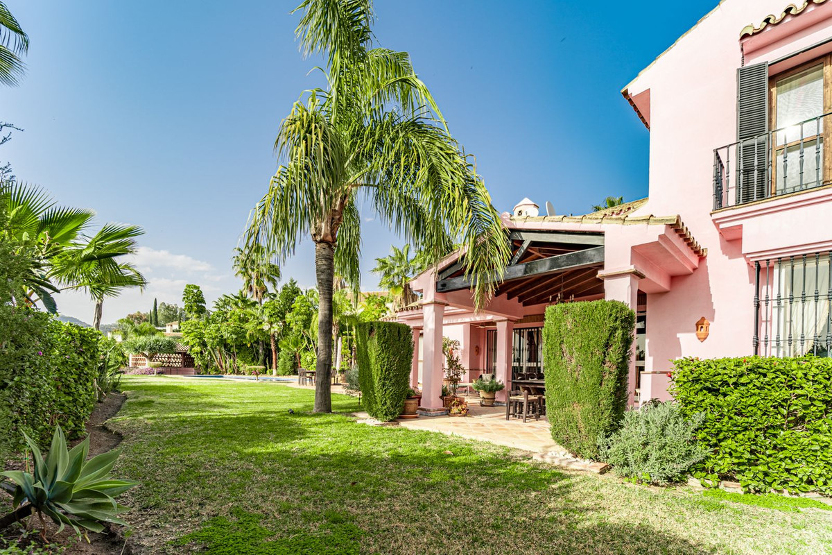 Se vende Villa - Chalet de 5 dormitorios en Costa Del Sol, Málaga, España