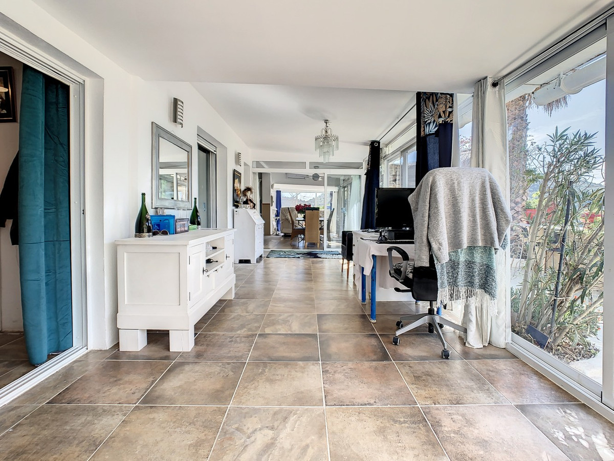 Se vende Villa - Chalet de 3 dormitorios en Costa Del Sol East, Málaga, España
