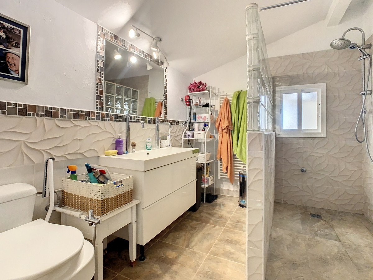Se vende Villa - Chalet de 3 dormitorios en Costa Del Sol East, Málaga, España