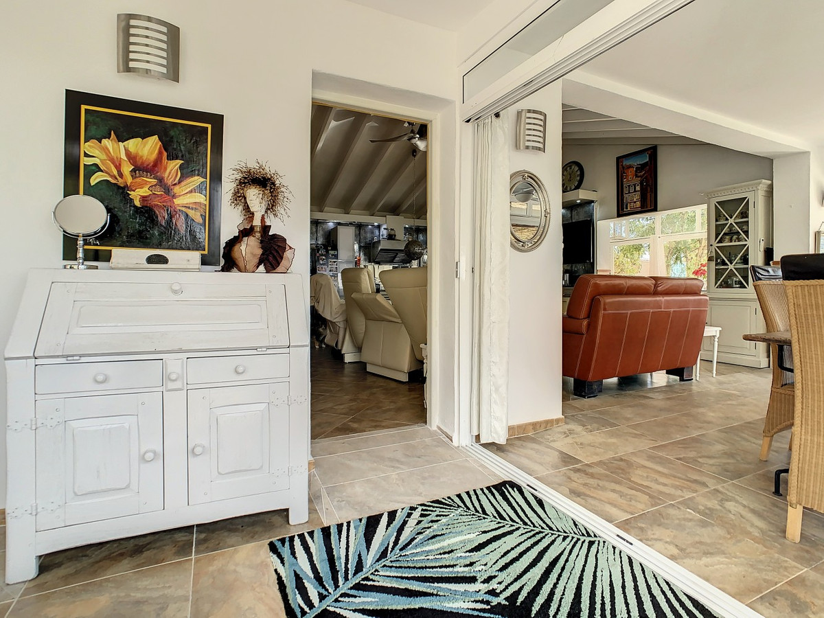 Se vende Villa - Chalet de 3 dormitorios en Costa Del Sol East, Málaga, España