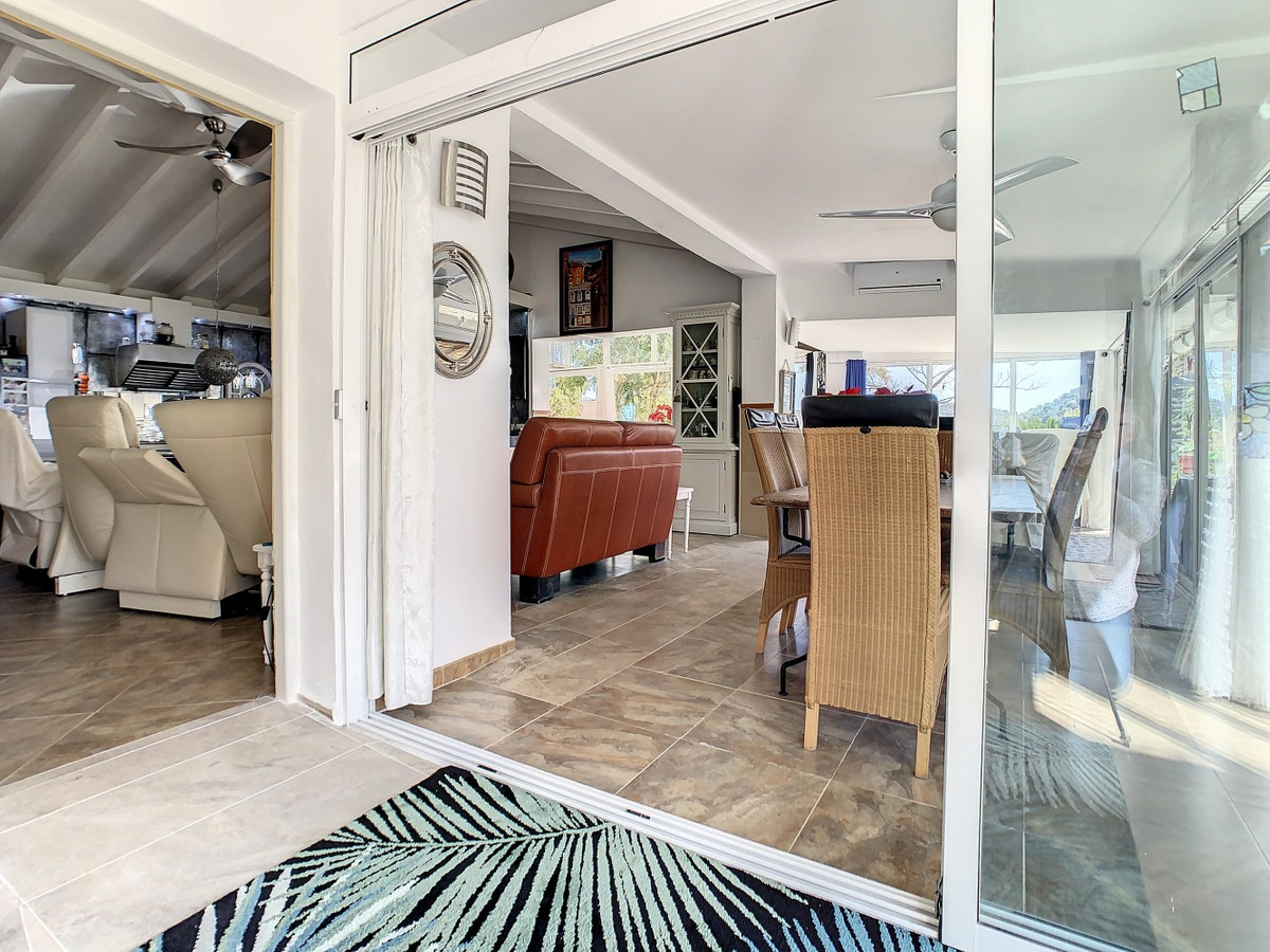 Se vende Villa - Chalet de 3 dormitorios en Costa Del Sol East, Málaga, España