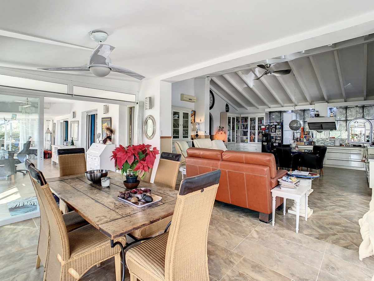Se vende Villa - Chalet de 3 dormitorios en Costa Del Sol East, Málaga, España