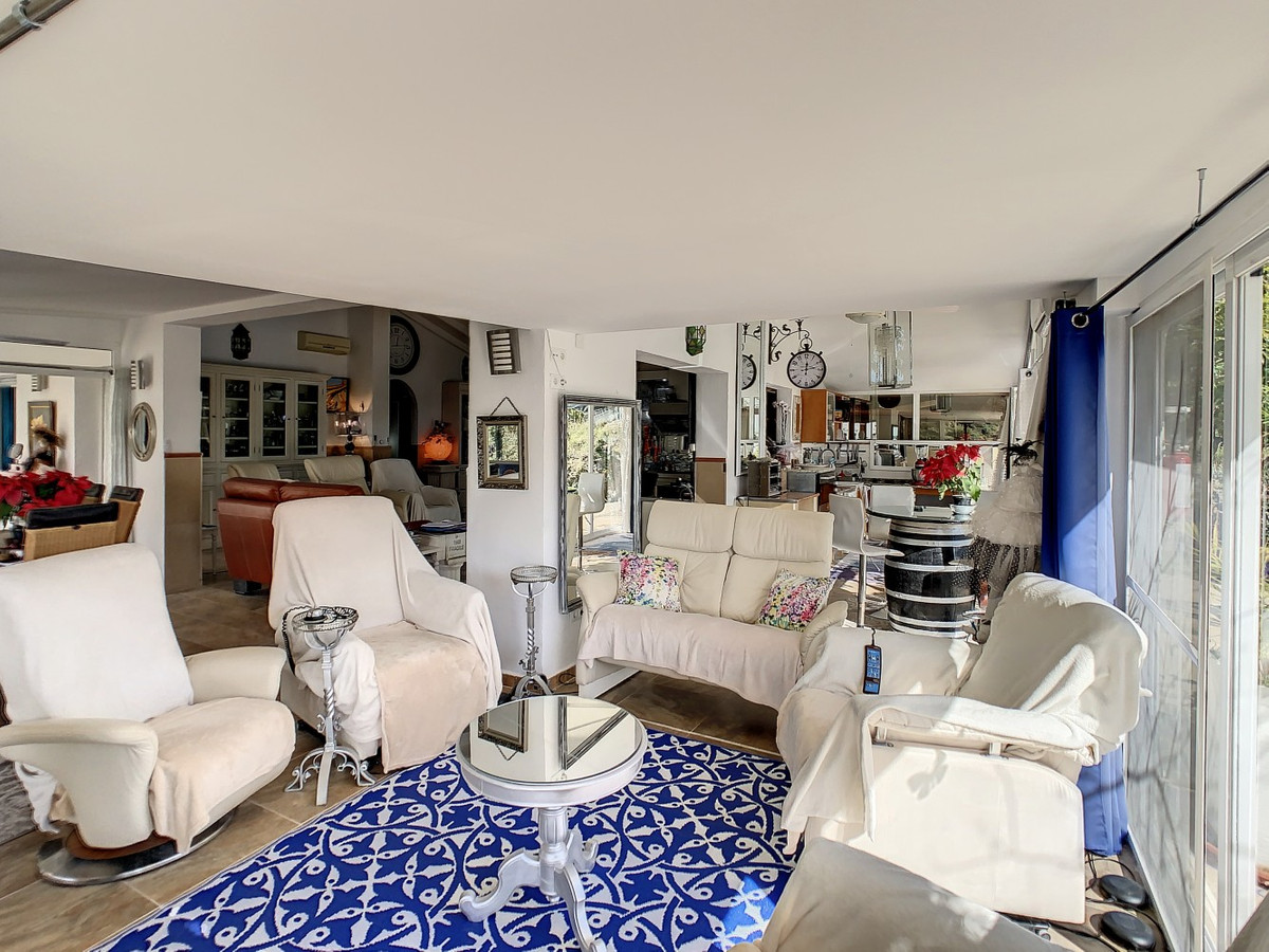 Se vende Villa - Chalet de 3 dormitorios en Costa Del Sol East, Málaga, España