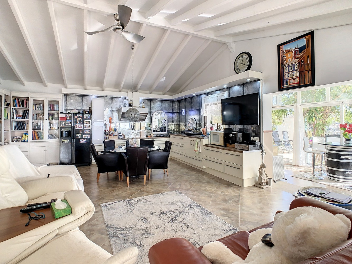 Se vende Villa - Chalet de 3 dormitorios en Costa Del Sol East, Málaga, España