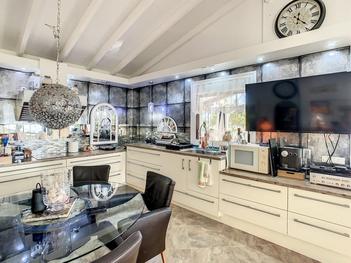 Se vende Villa - Chalet de 3 dormitorios en Costa Del Sol East, Málaga, España