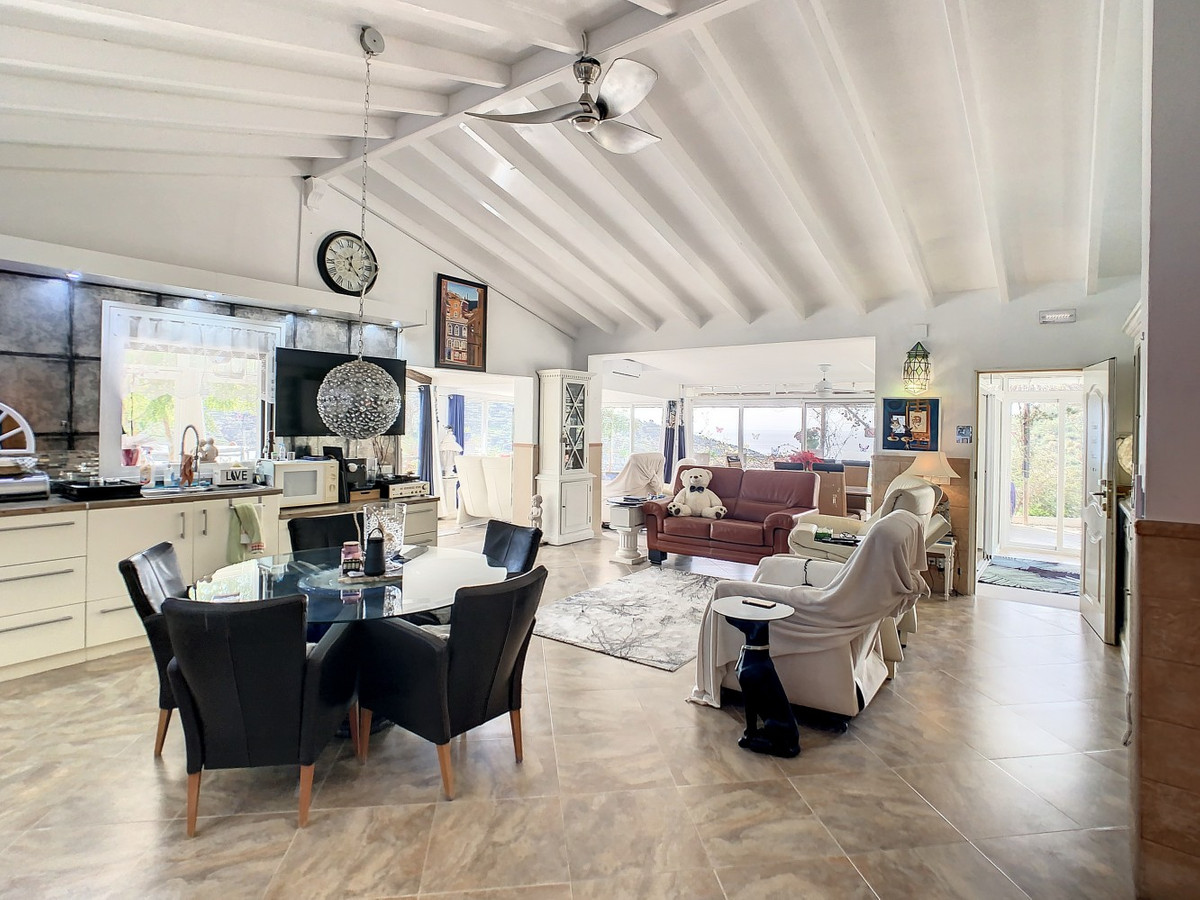 Se vende Villa - Chalet de 3 dormitorios en Costa Del Sol East, Málaga, España