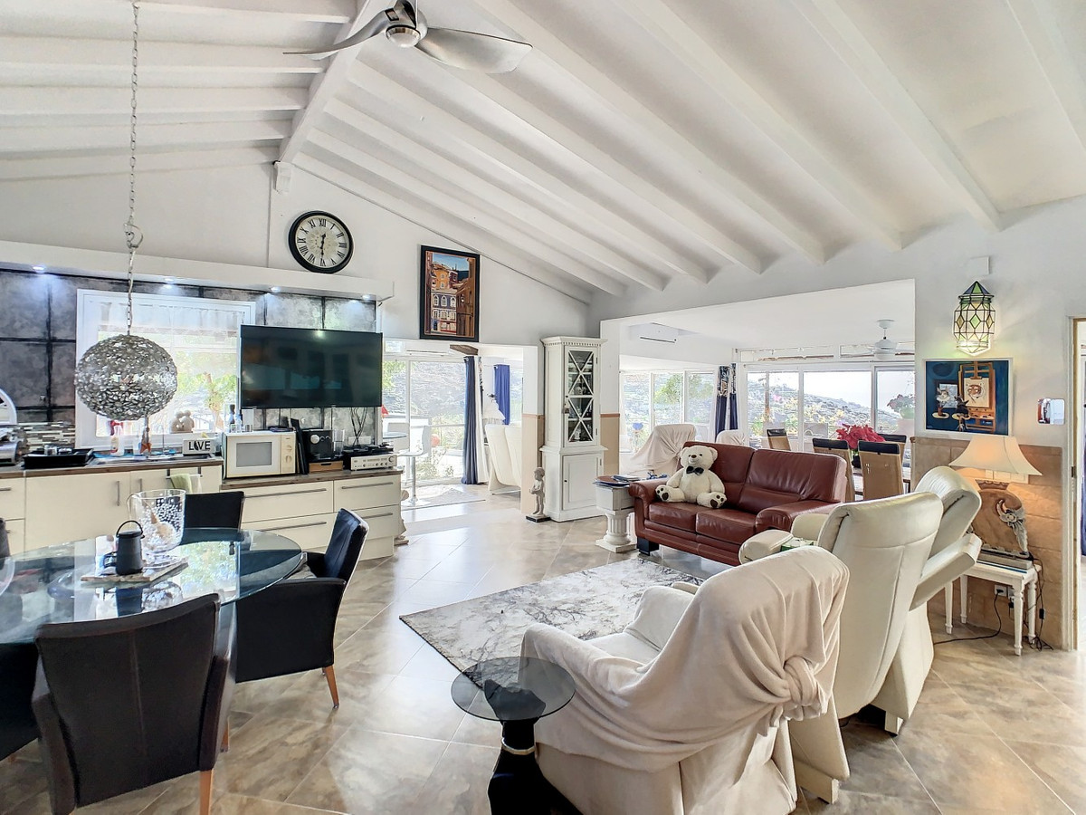 Se vende Villa - Chalet de 3 dormitorios en Costa Del Sol East, Málaga, España