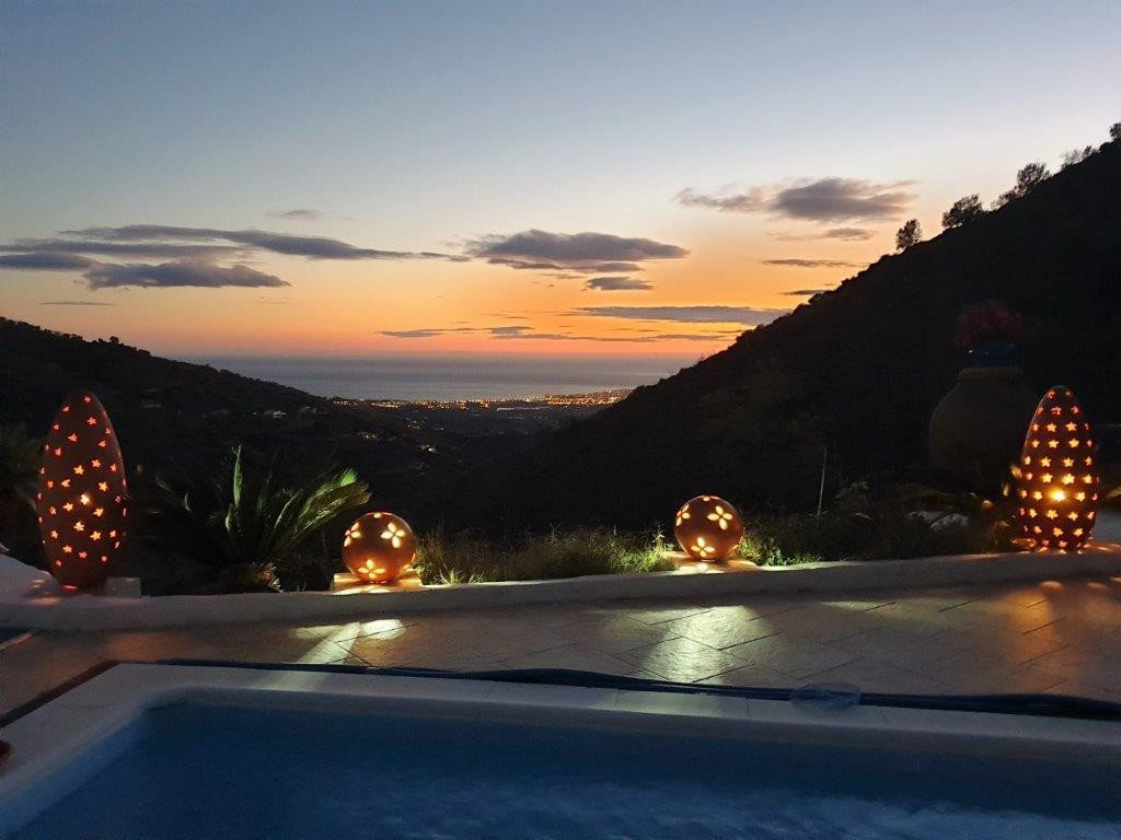 Se vende Villa - Chalet de 3 dormitorios en Costa Del Sol East, Málaga, España