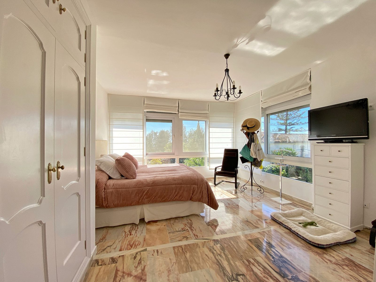 6 Bed Townhouse for sale in Marbella Costa Del Sol, Málaga, Spain