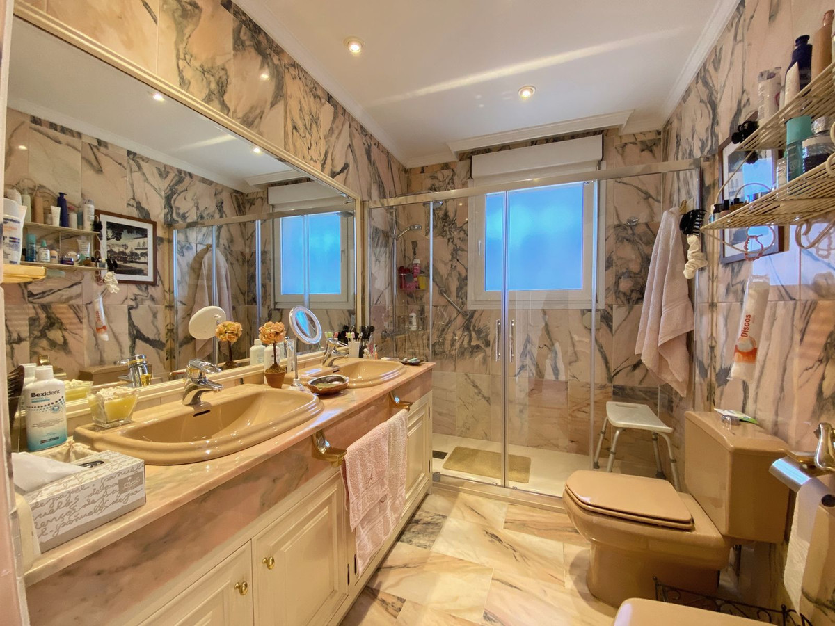 6 Bed Townhouse for sale in Marbella Costa Del Sol, Málaga, Spain