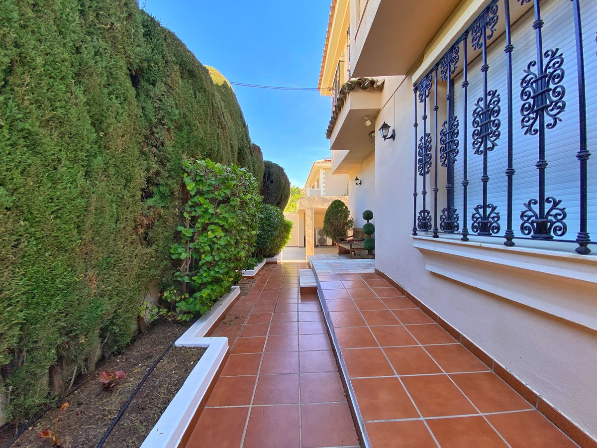6 Bed Townhouse for sale in Marbella Costa Del Sol, Málaga, Spain