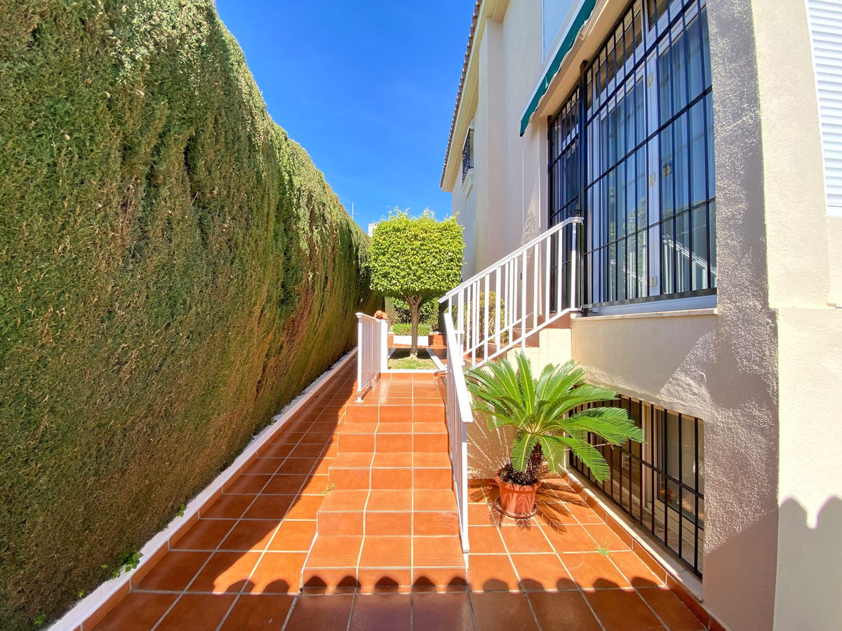 6 Bed Townhouse for sale in Marbella Costa Del Sol, Málaga, Spain