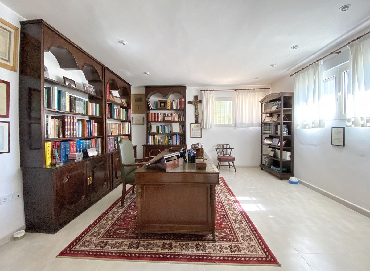 6 Bed Townhouse for sale in Marbella Costa Del Sol, Málaga, Spain