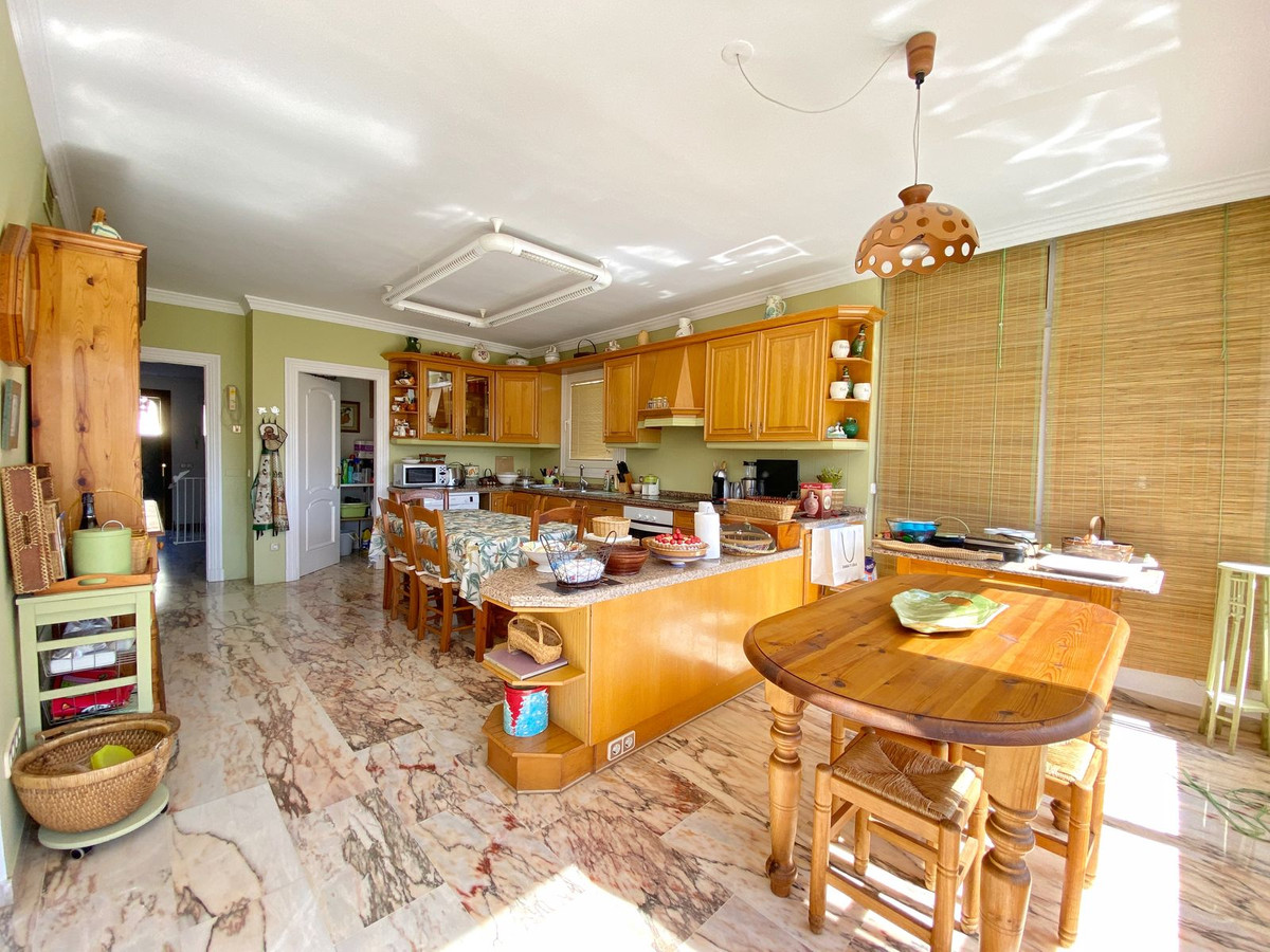 6 Bed Townhouse for sale in Marbella Costa Del Sol, Málaga, Spain