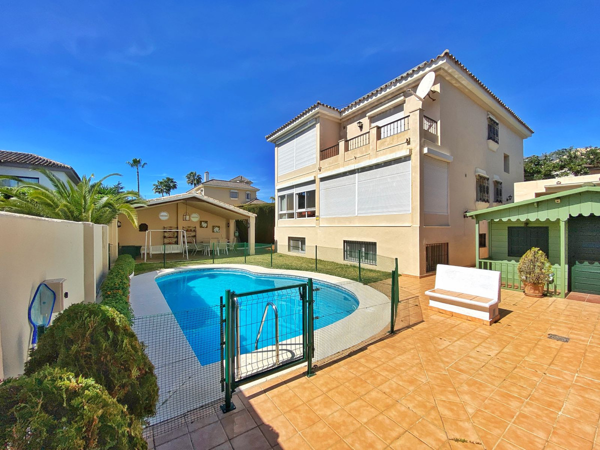 6 Bed Townhouse for sale in Marbella Costa Del Sol, Málaga, Spain