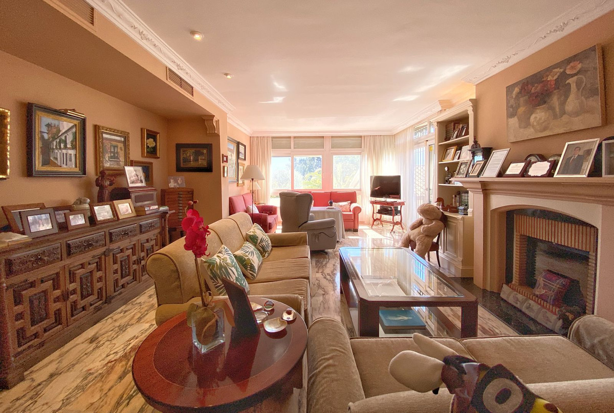 6 Bed Townhouse for sale in Marbella Costa Del Sol, Málaga, Spain