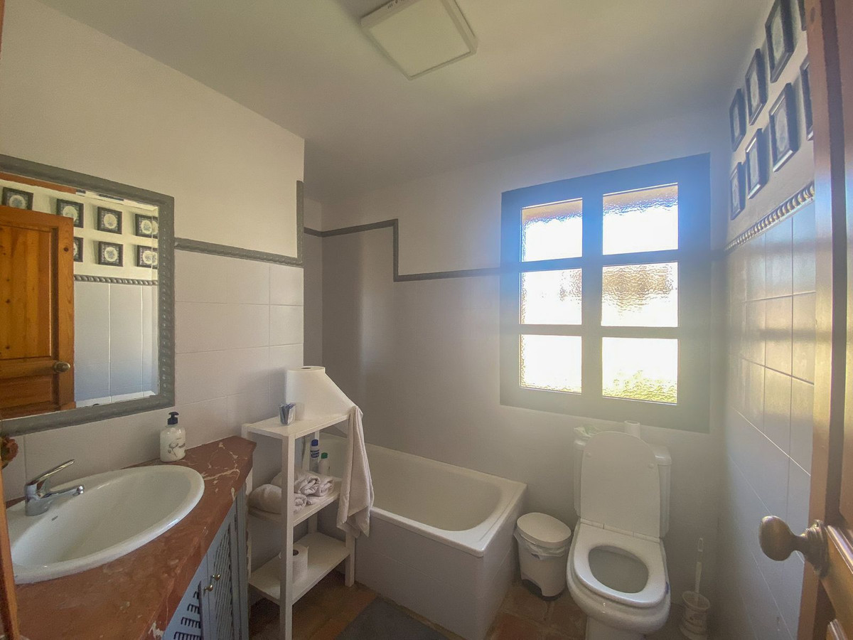 6 Bed Townhouse for sale in Nueva Andalucía Costa Del Sol, Málaga, Spain