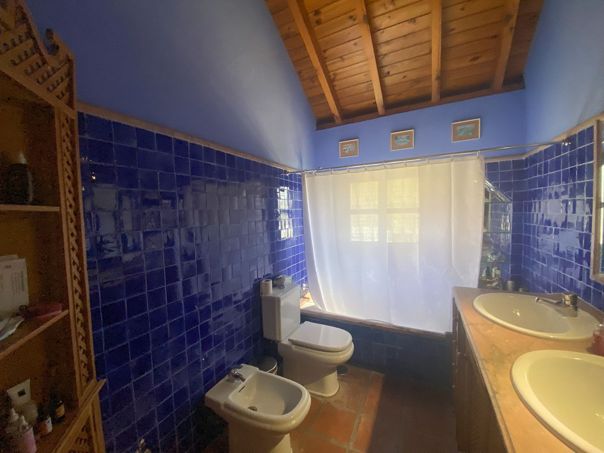 6 Bed Townhouse for sale in Nueva Andalucía Costa Del Sol, Málaga, Spain