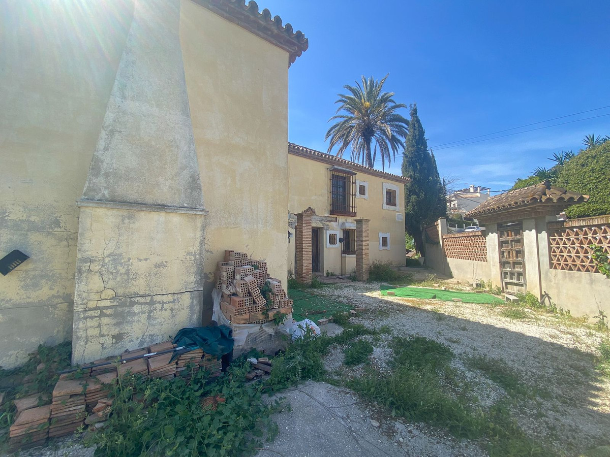 6 Bed Townhouse for sale in Nueva Andalucía Costa Del Sol, Málaga, Spain